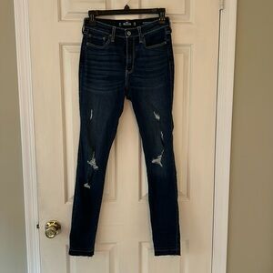 Hollister dark washed distressed jeans in EUC.  High Rise Super Skinny.